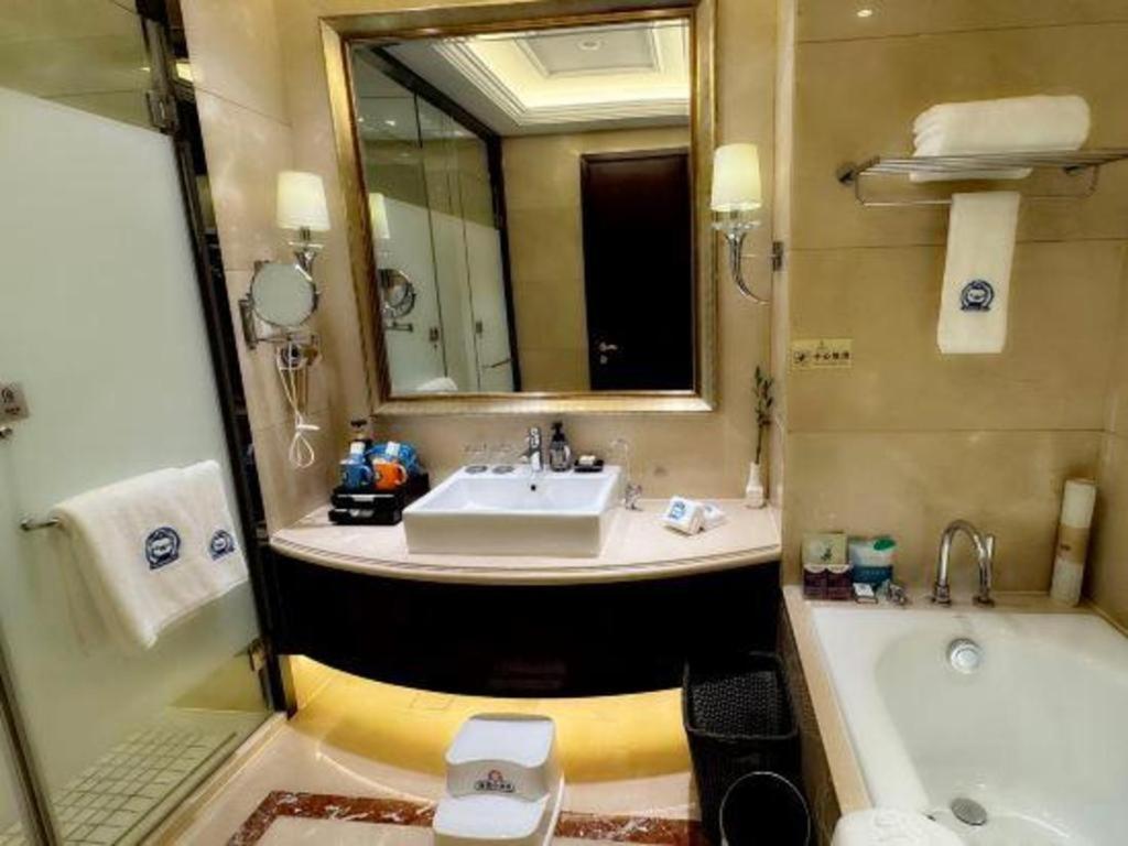 Linyi Blue Horizon International Hotel Yi He Extérieur photo